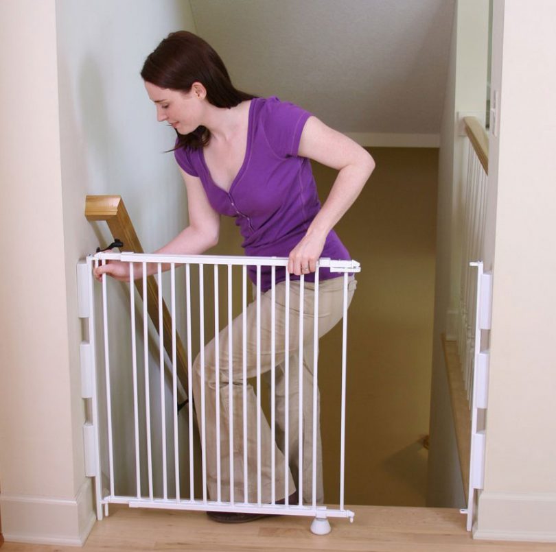 Best Baby Gates for Top of Stairs 2020 Buyer's Guide & Reviews