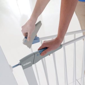 baby stair gate operation